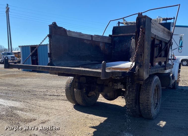 image for item DL6895 1993 International 4700  dump truck