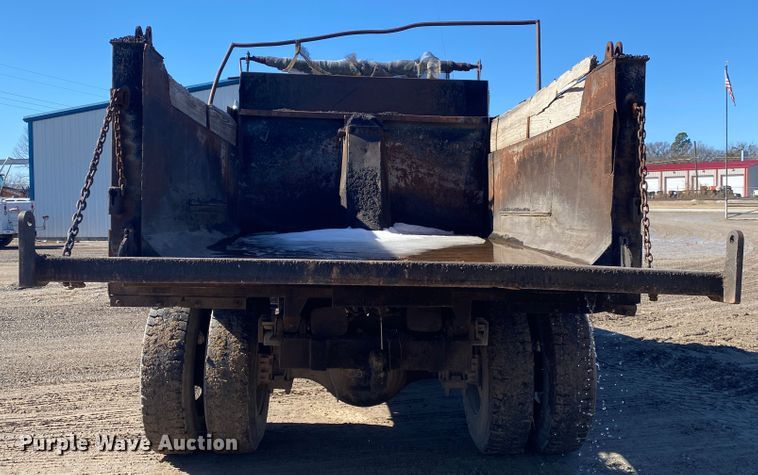 image for item DL6895 1993 International 4700  dump truck