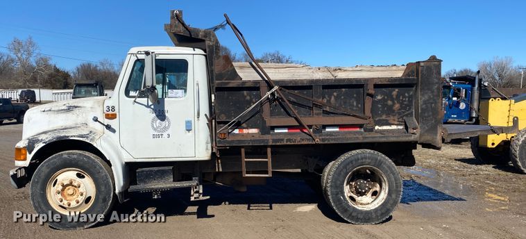 image for item DL6895 1993 International 4700  dump truck