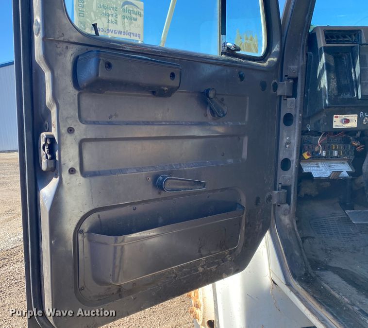 image for item DL6895 1993 International 4700  dump truck