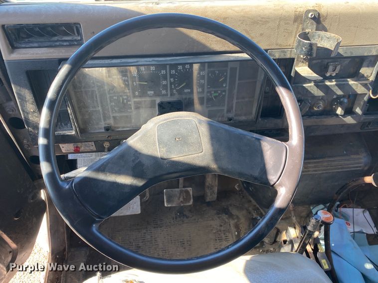 image for item DL6895 1993 International 4700  dump truck