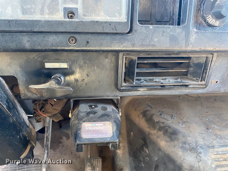 image for item DL6895 1993 International 4700  dump truck