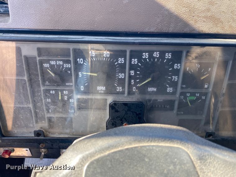 image for item DL6895 1993 International 4700  dump truck