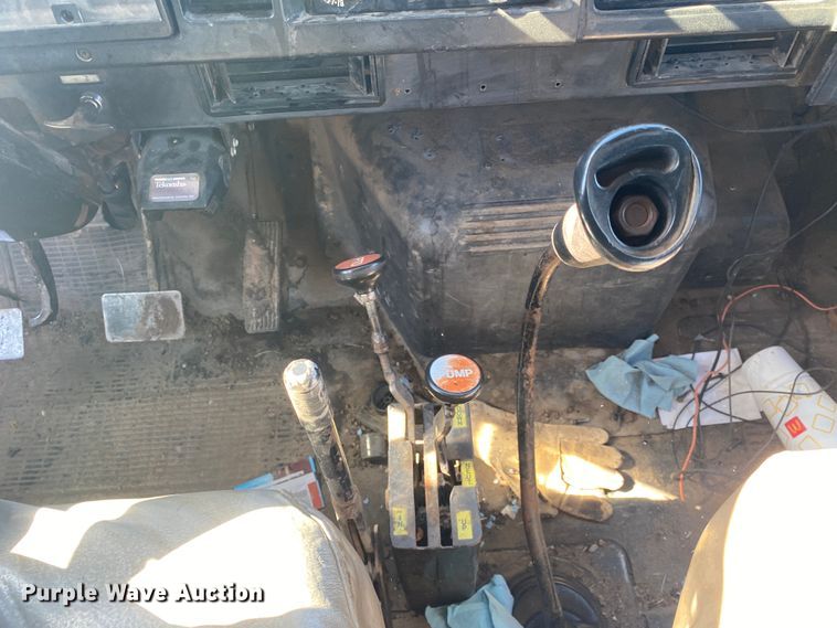 image for item DL6895 1993 International 4700  dump truck