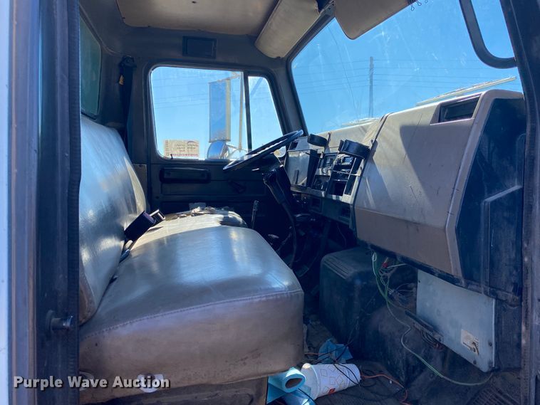 image for item DL6895 1993 International 4700  dump truck