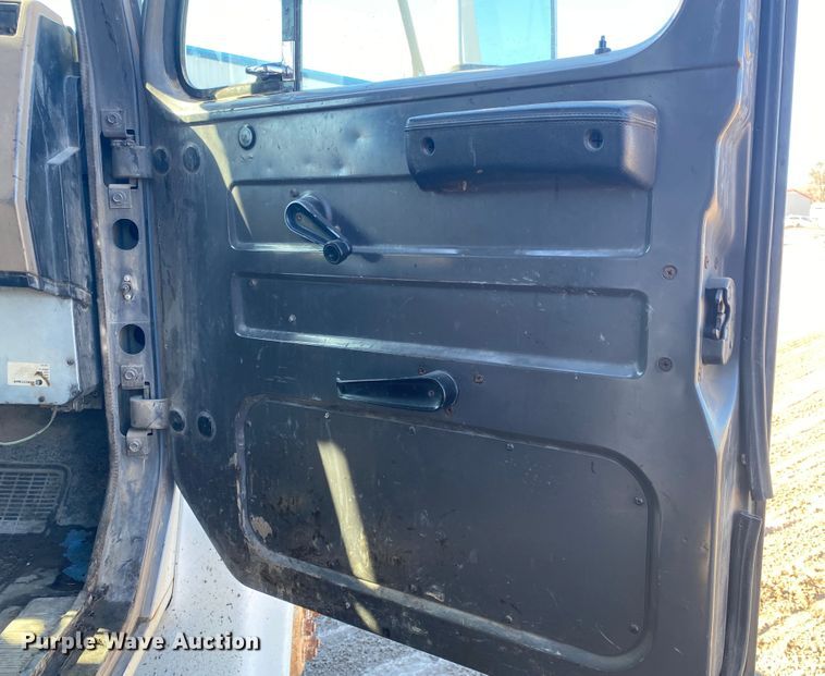 image for item DL6895 1993 International 4700  dump truck