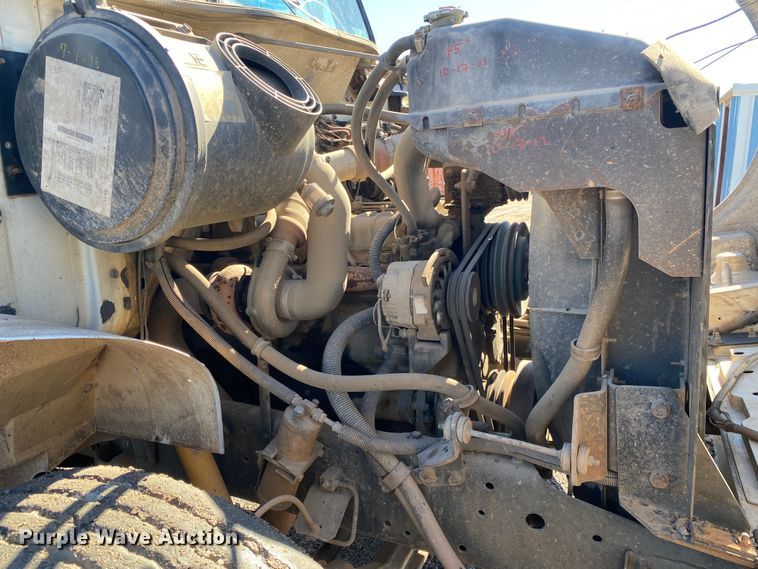 image for item DL6895 1993 International 4700  dump truck