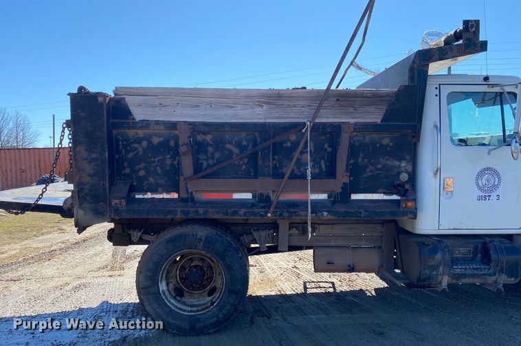 image for item DL6895 1993 International 4700  dump truck