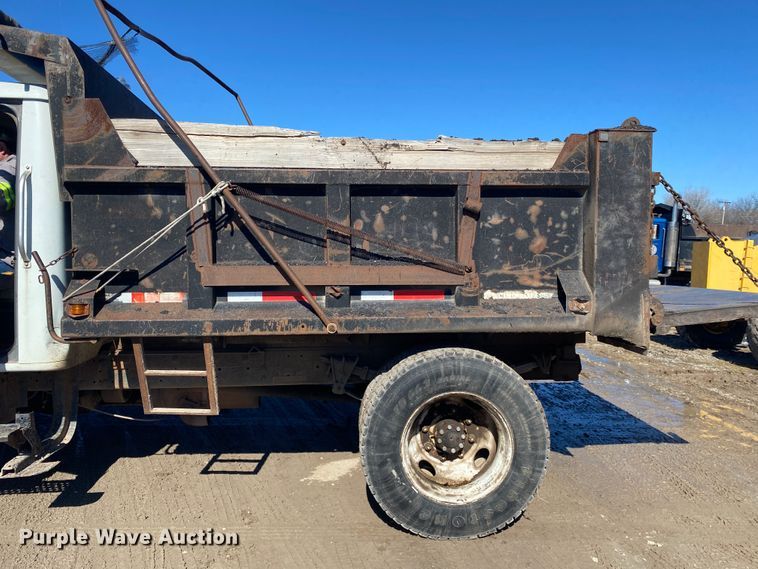 image for item DL6895 1993 International 4700  dump truck