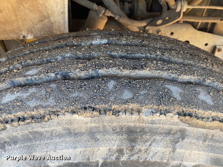 image for item DL6895 1993 International 4700  dump truck