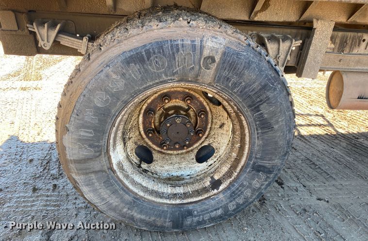 image for item DL6895 1993 International 4700  dump truck