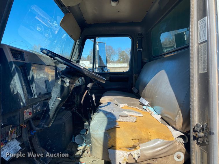 image for item DL6895 1993 International 4700  dump truck