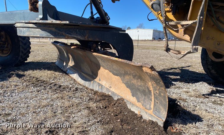 image for item DL6897 2011 John Deere 672G  motor grader