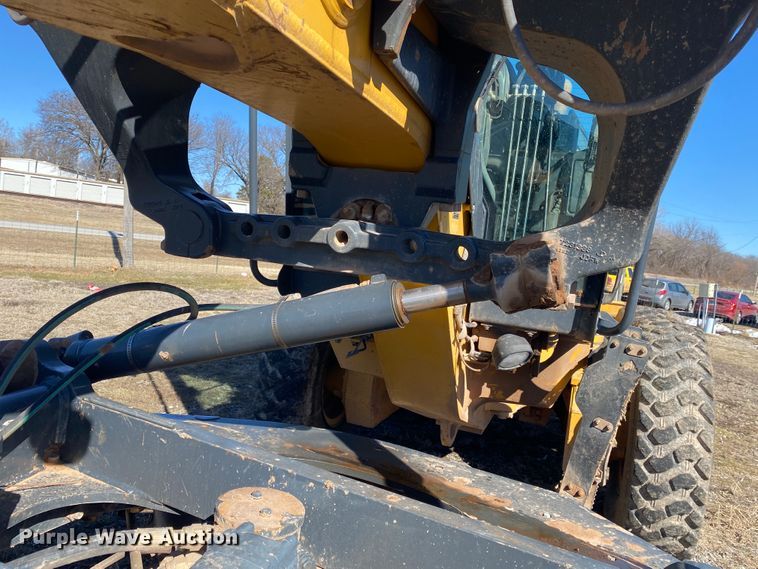 image for item DL6897 2011 John Deere 672G  motor grader