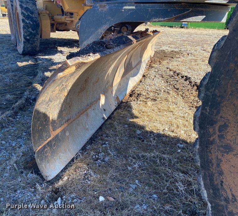 image for item DL6897 2011 John Deere 672G  motor grader