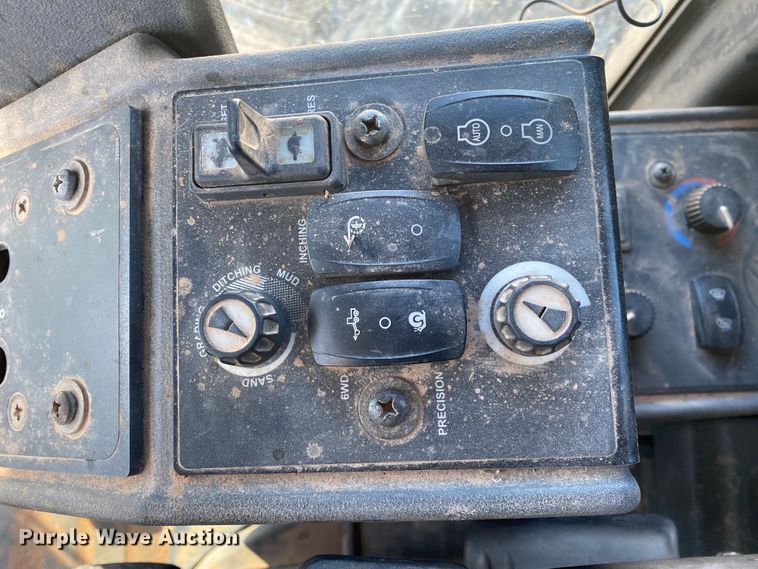 image for item DL6897 2011 John Deere 672G  motor grader