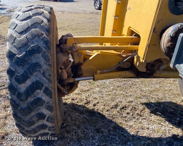 image for item DL6897 2011 John Deere 672G  motor grader