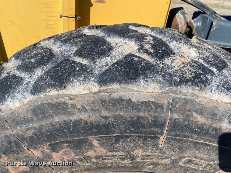 image for item DL6897 2011 John Deere 672G  motor grader