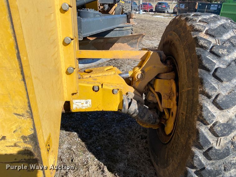 image for item DL6897 2011 John Deere 672G  motor grader