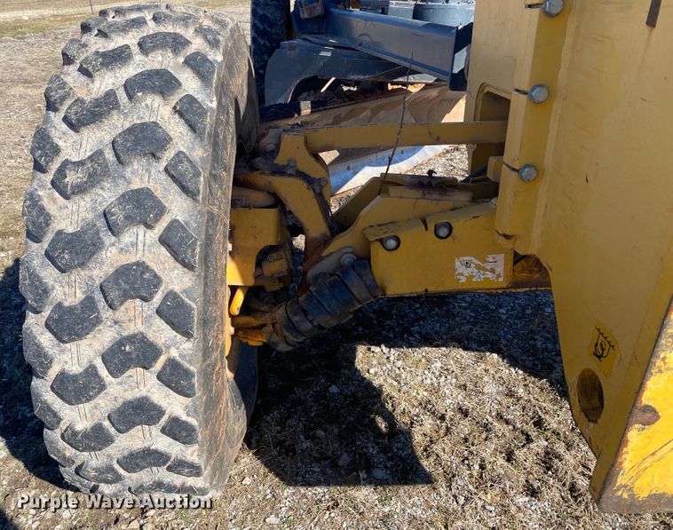 image for item DL6897 2011 John Deere 672G  motor grader