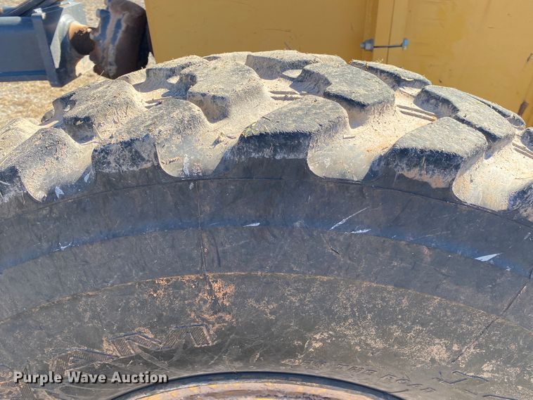 image for item DL6897 2011 John Deere 672G  motor grader