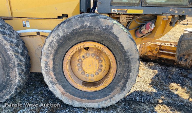 image for item DL6897 2011 John Deere 672G  motor grader