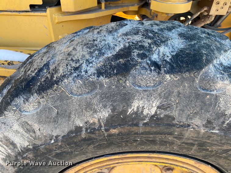 image for item DL6897 2011 John Deere 672G  motor grader