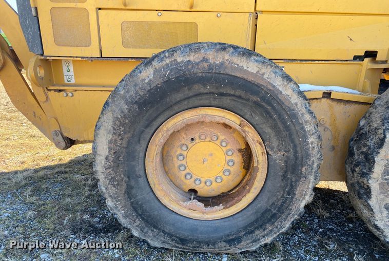 image for item DL6897 2011 John Deere 672G  motor grader