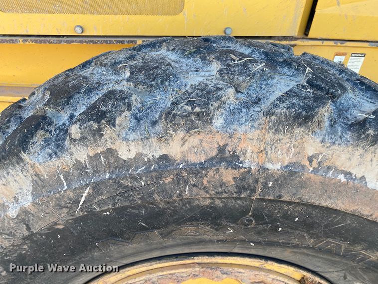 image for item DL6897 2011 John Deere 672G  motor grader