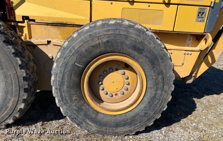 image for item DL6897 2011 John Deere 672G  motor grader