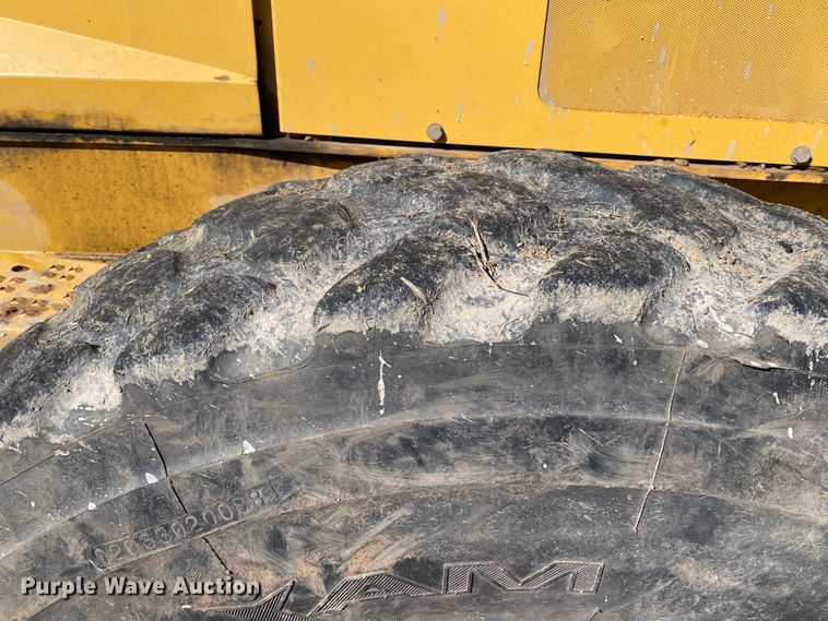 image for item DL6897 2011 John Deere 672G  motor grader