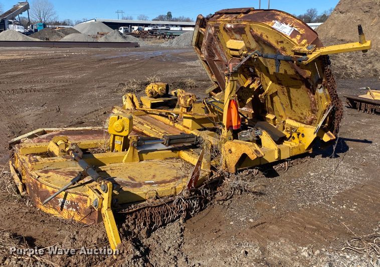 image for item DL6900 18' W bat wing rotary mower