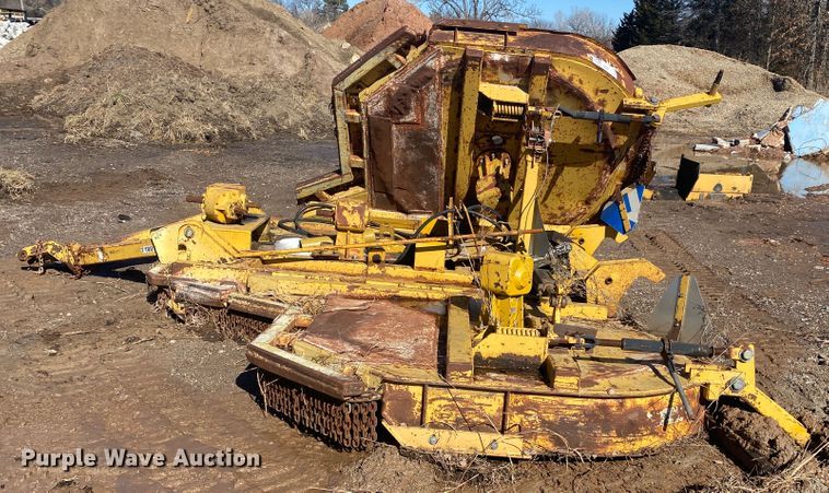 image for item DL6900 18' W bat wing rotary mower