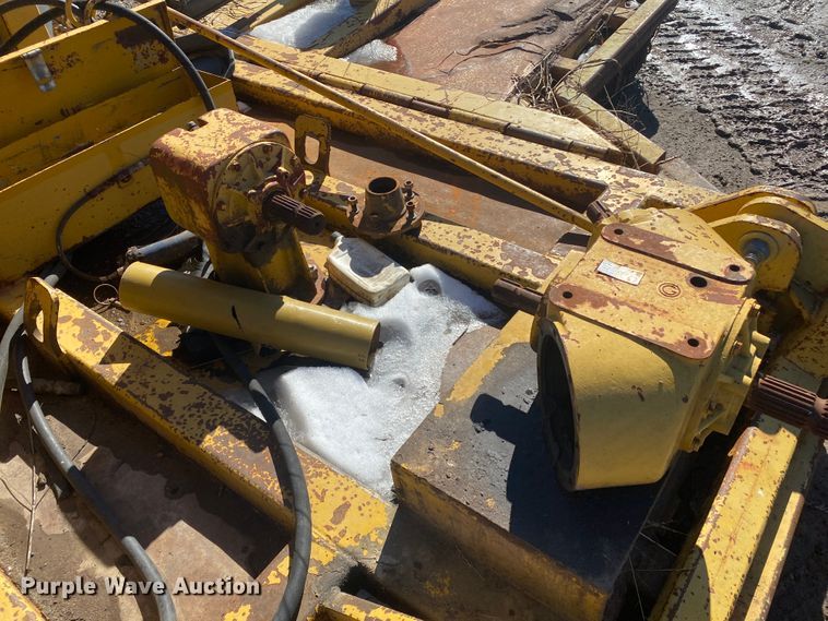 image for item DL6900 18' W bat wing rotary mower