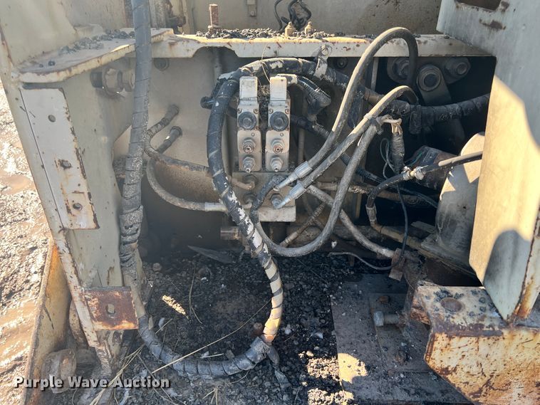 image for item ID9693 1989 Cedarapids 461  paver