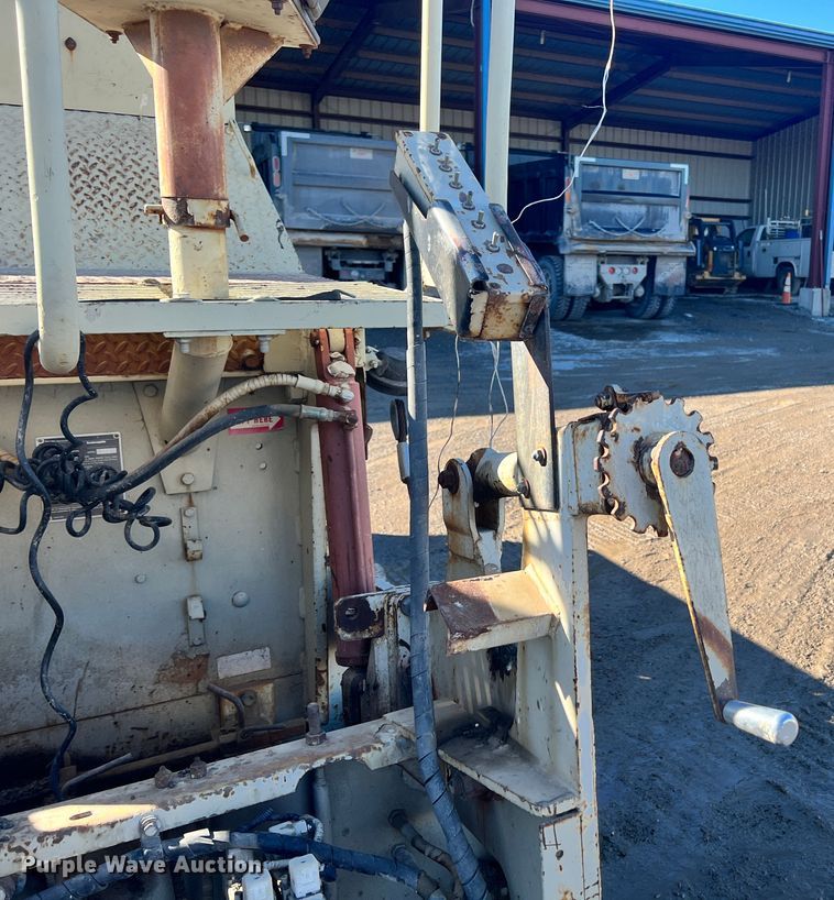 image for item ID9693 1989 Cedarapids 461  paver