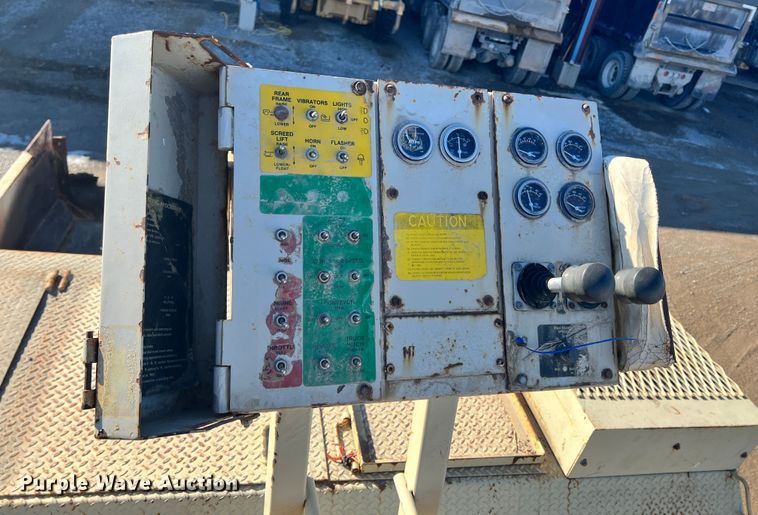 image for item ID9693 1989 Cedarapids 461  paver