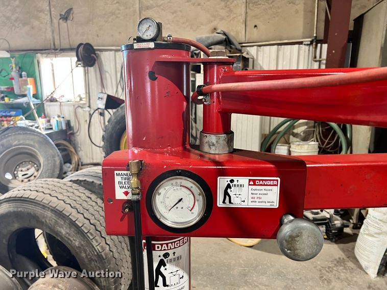 image for item ID9697 Coats 7065AX  tire machine