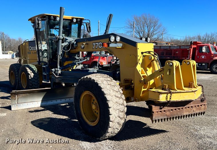 image for item ID9698 2009 John Deere 770G  motor grader