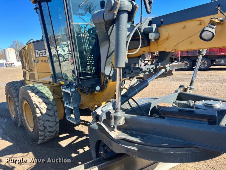 image for item ID9698 2009 John Deere 770G  motor grader