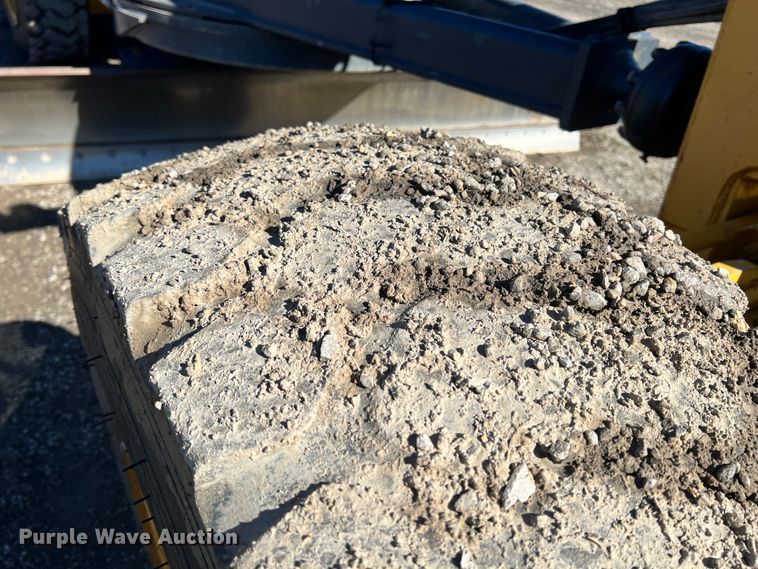 image for item ID9698 2009 John Deere 770G  motor grader