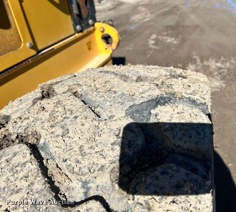 image for item ID9698 2009 John Deere 770G  motor grader