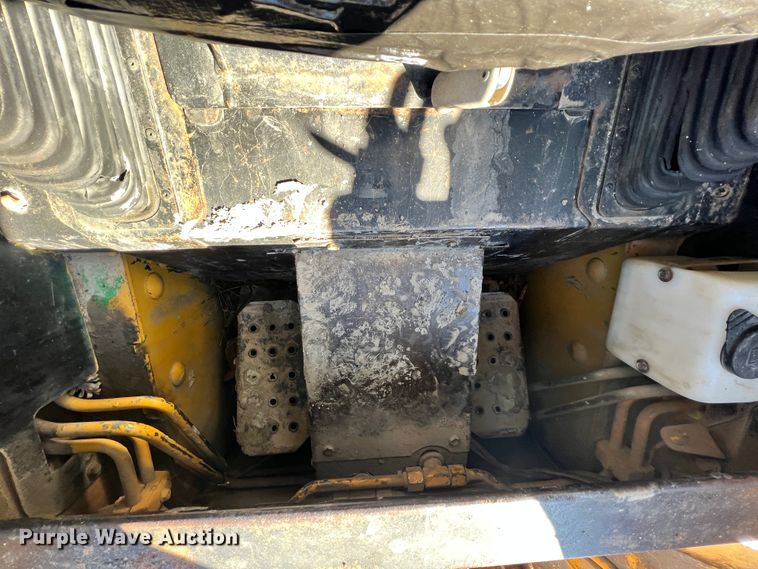 image for item ID9701 John Deere CT322  tracked skid steer loader