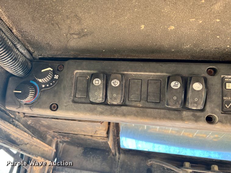 image for item ID9701 John Deere CT322  tracked skid steer loader