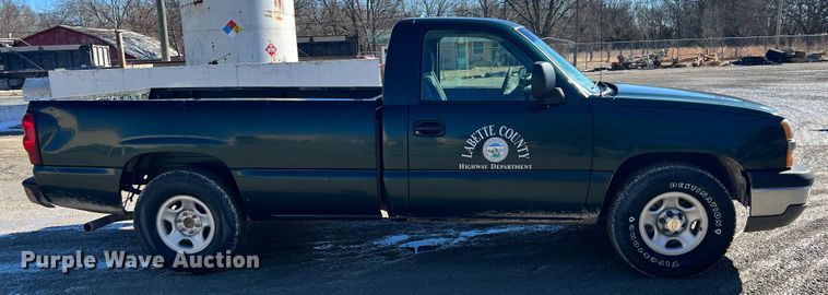 image for item ID9702 2004 Chevrolet Silverado 1500  pickup truck