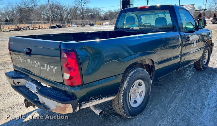 image for item ID9702 2004 Chevrolet Silverado 1500  pickup truck