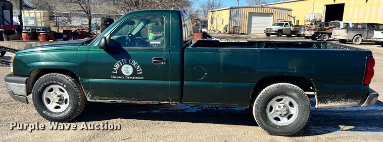 image for item ID9702 2004 Chevrolet Silverado 1500  pickup truck