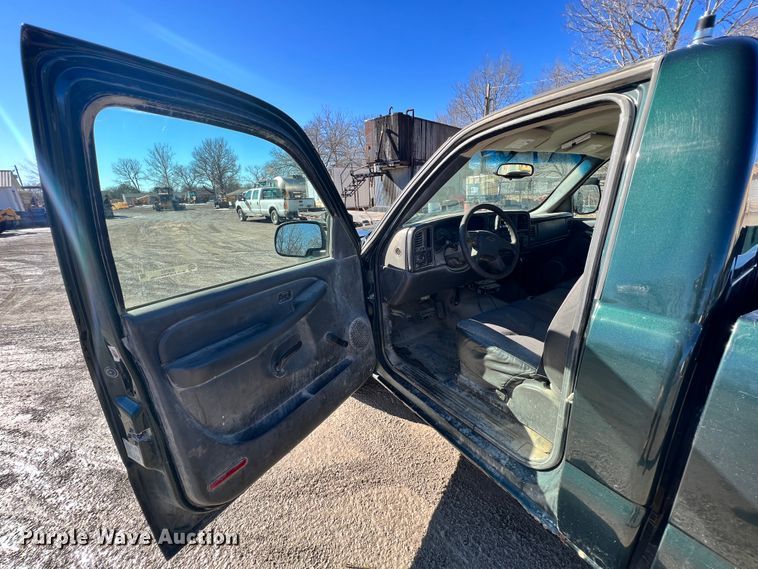 image for item ID9702 2004 Chevrolet Silverado 1500  pickup truck