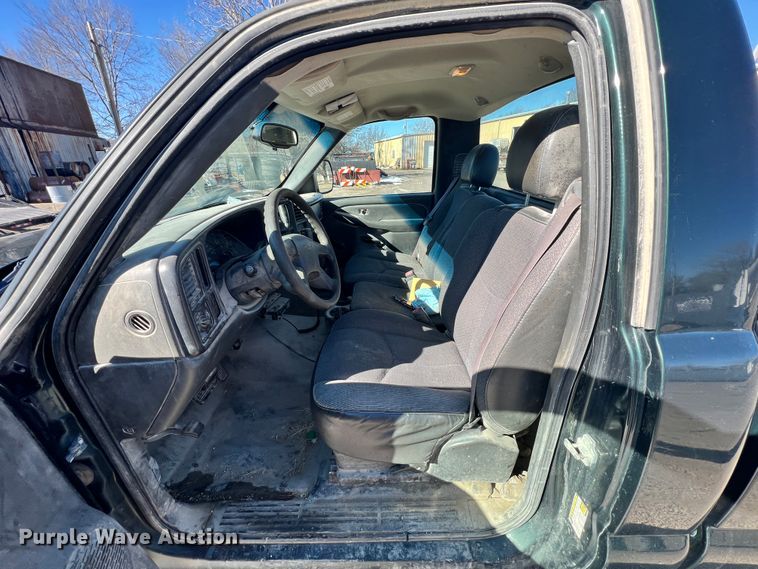 image for item ID9702 2004 Chevrolet Silverado 1500  pickup truck