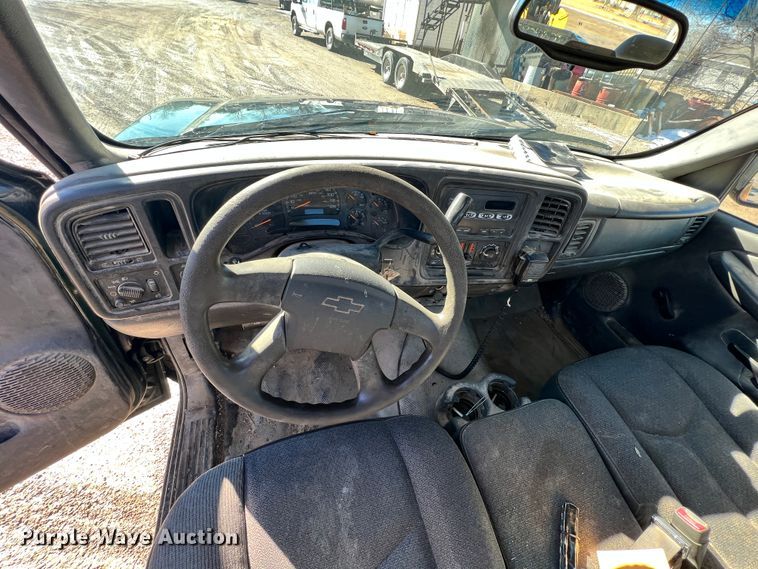 image for item ID9702 2004 Chevrolet Silverado 1500  pickup truck